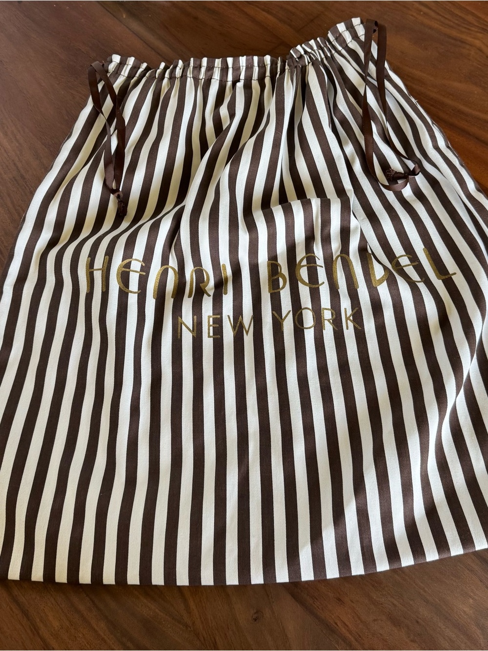 Henri Bendel Brown and White Vertical dust bag, travel bag